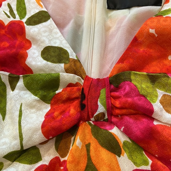 St. John Couture sleeveless silk and wool blend sleeveless floral shirt - Picture 9 of 11